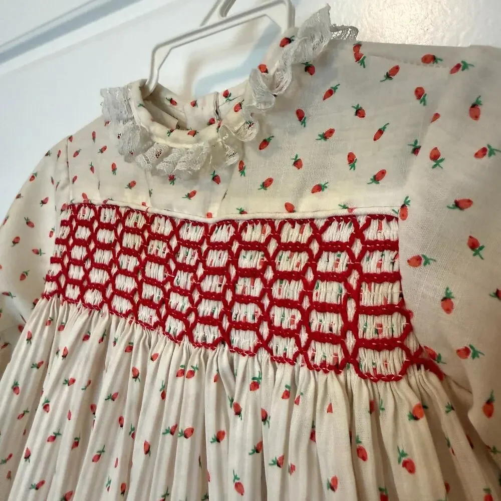 Vintage Winnie the Pooh Smocked Dress Strawberry White Small
